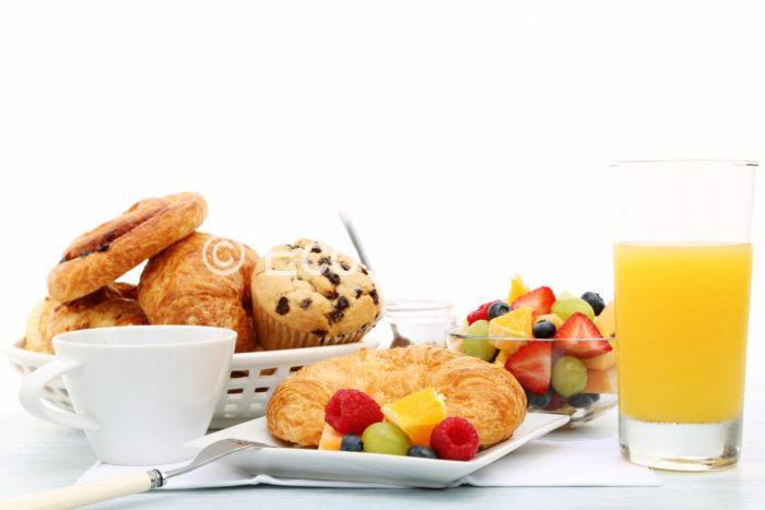 petit dejeuner café croissant fruit muffin jus orange ultra frais formule continental.