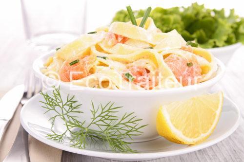tagliatelle au saumon, traiteur ecotraiteru Paris, salade composée, plat chaud, garniture de plat pasta with cream and salmon