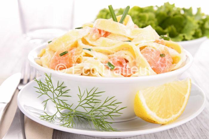 tagliatelle au saumon, traiteur ecotraiteru Paris, salade composée, plat chaud, garniture de plat pasta with cream and salmon